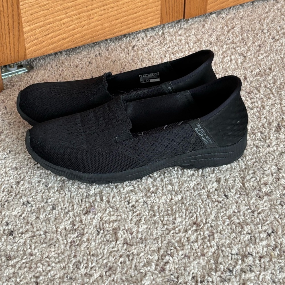 Skechers Women’s Black Mesh Slip-Ins size U.S. 9